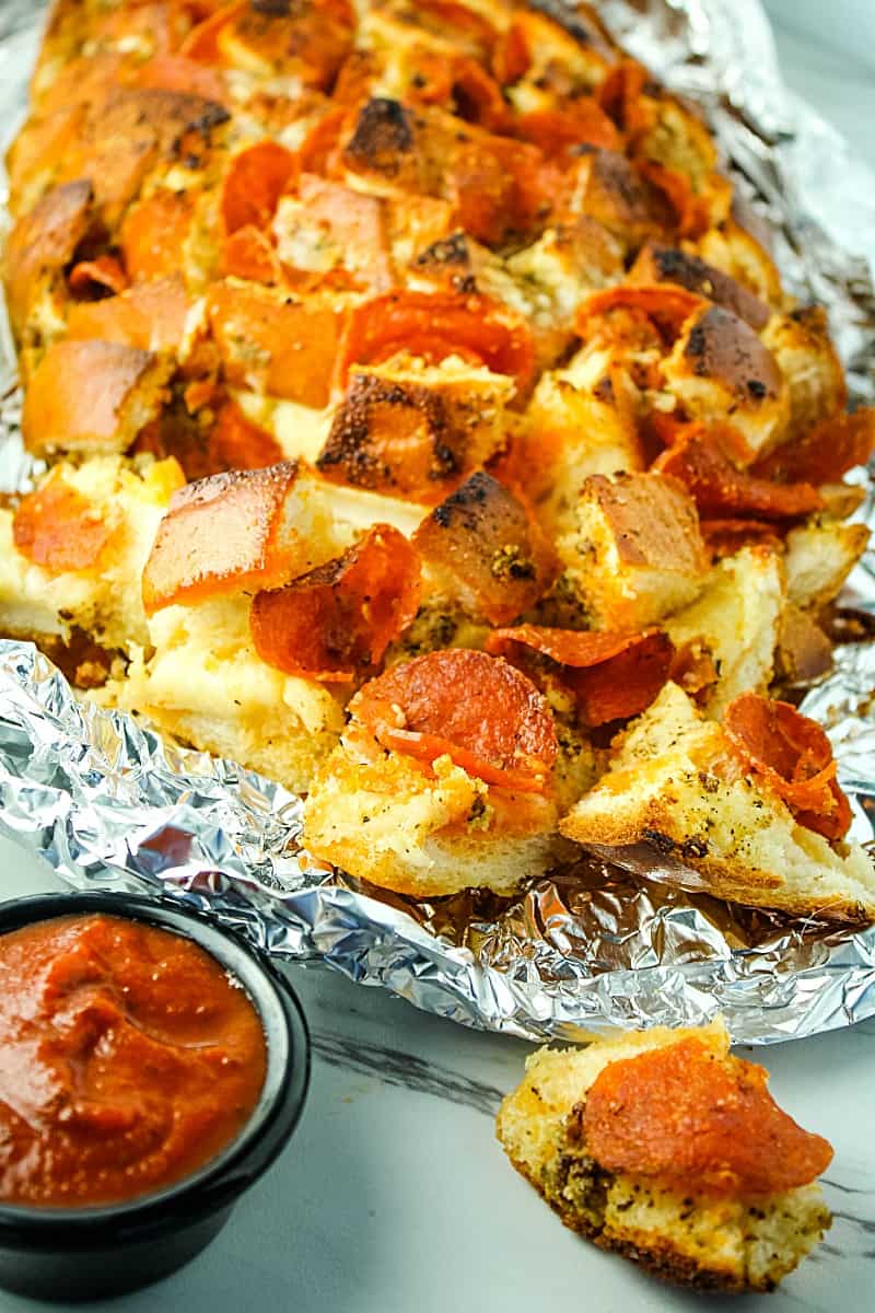 Pepperoni Pizza Pull Apart Bread – Must Love Home