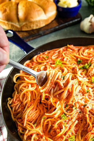 Fast and Easy Roasted Red Pepper Pasta – Must Love Home