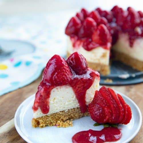 Instant Pot Strawberry Cheesecake with Strawberry Sauce – Must Love Home